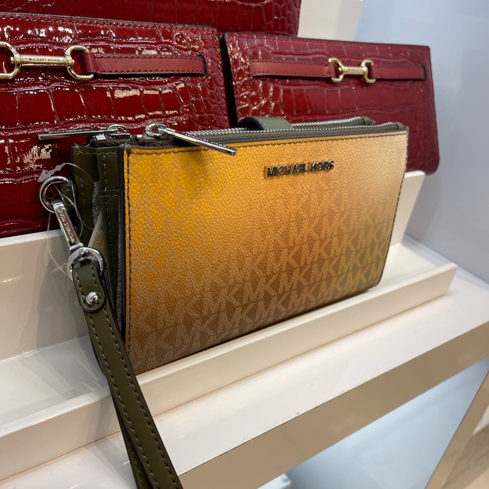 MICHAEL KORS Jet Set Lg Ombré Signature Logo Wristlet Phone Holder Wallet 
Olive - Picture 12 of 16